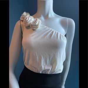 B Darlin Back and white one-should dress